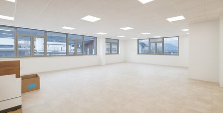 Andrian Center: Großes Bürolokal, zweiter Stock