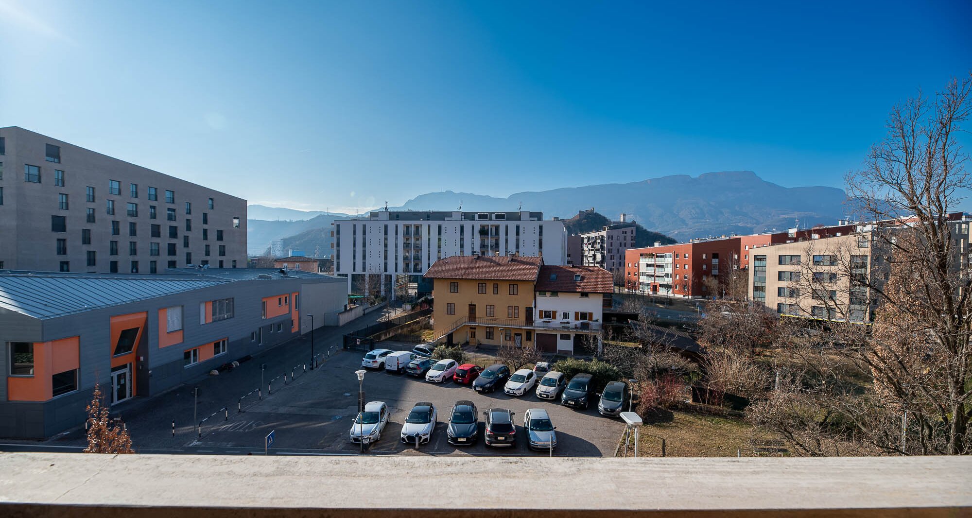 Ampio quadrilocale con terrazza e vista libera, piano alto