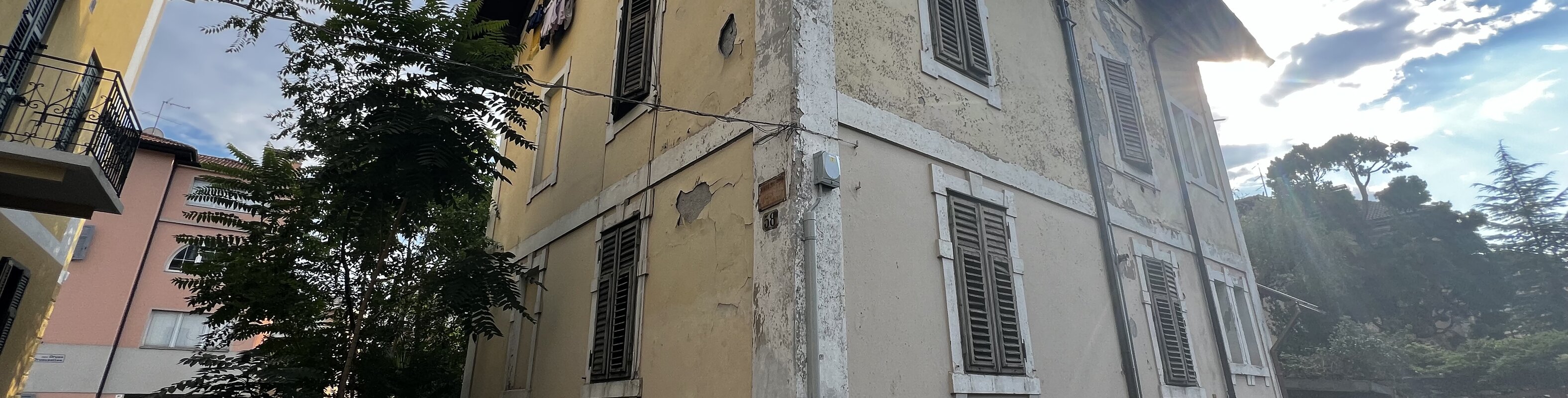 Nacktes Eigentum: Dreizimmerwohnung mit Balkon in zentraler Lage