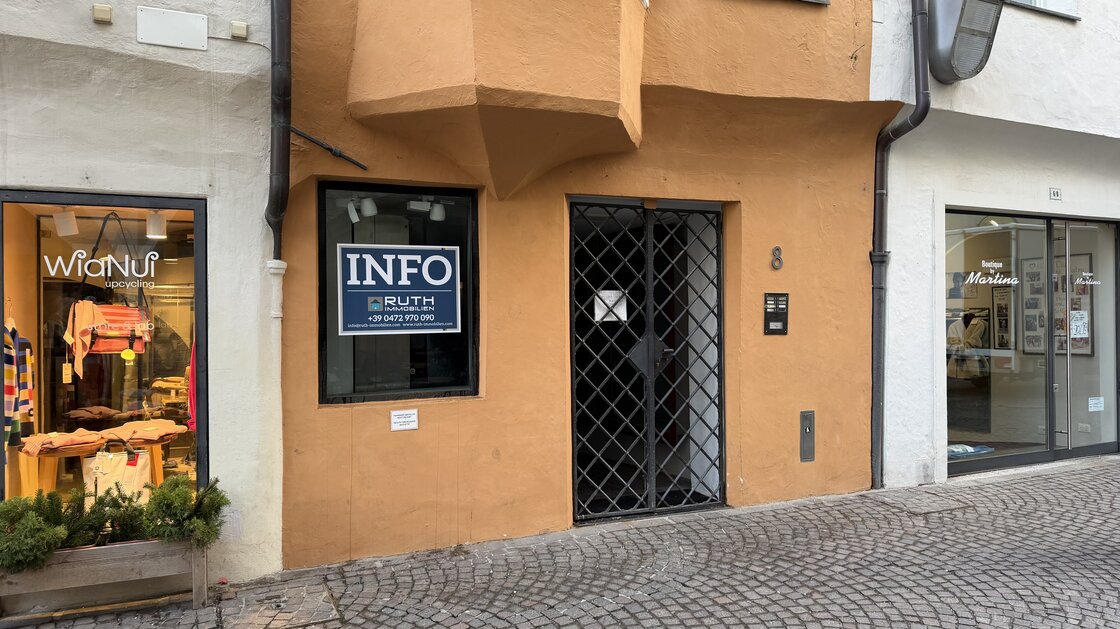 Geschäftslokal mit kleinem Hofgarten in bester Altstadtlage