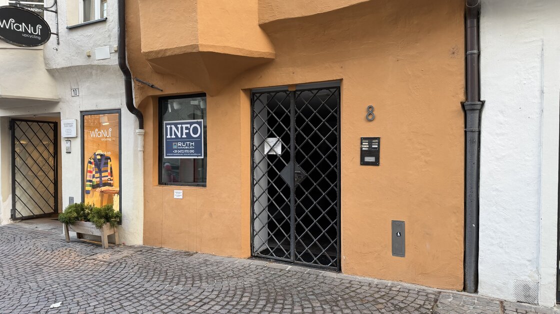 Geschäftslokal mit kleinem Hofgarten in bester Altstadtlage