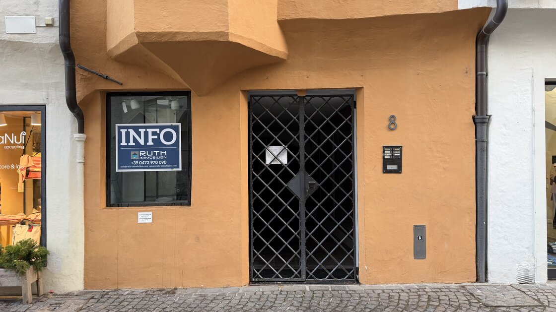 Geschäftslokal mit kleinem Hofgarten in bester Altstadtlage