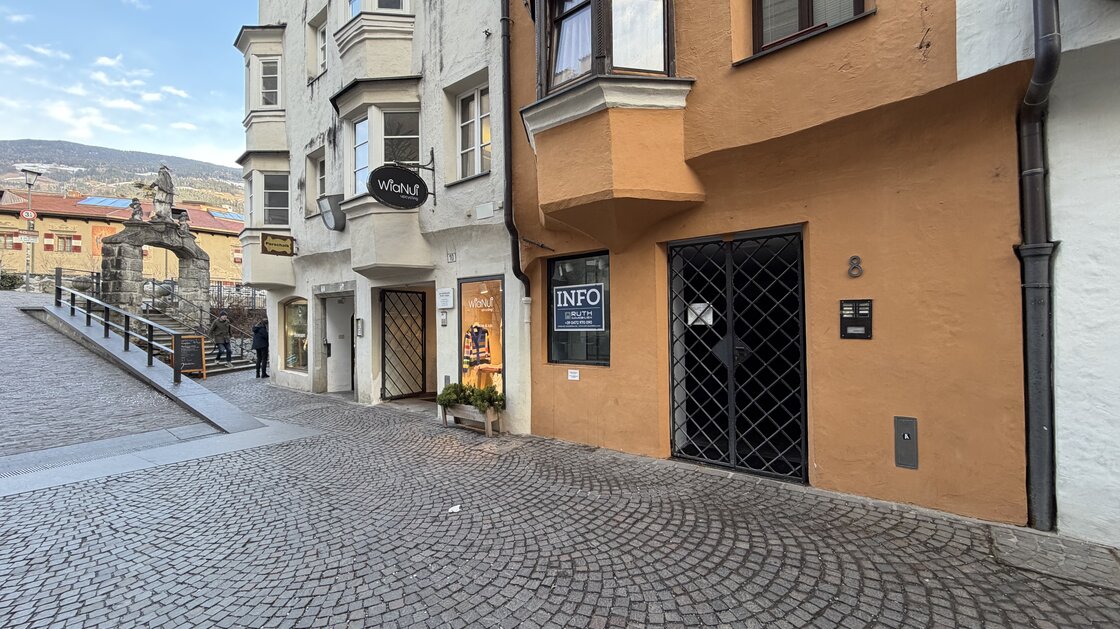 Geschäftslokal mit kleinem Hofgarten in bester Altstadtlage
