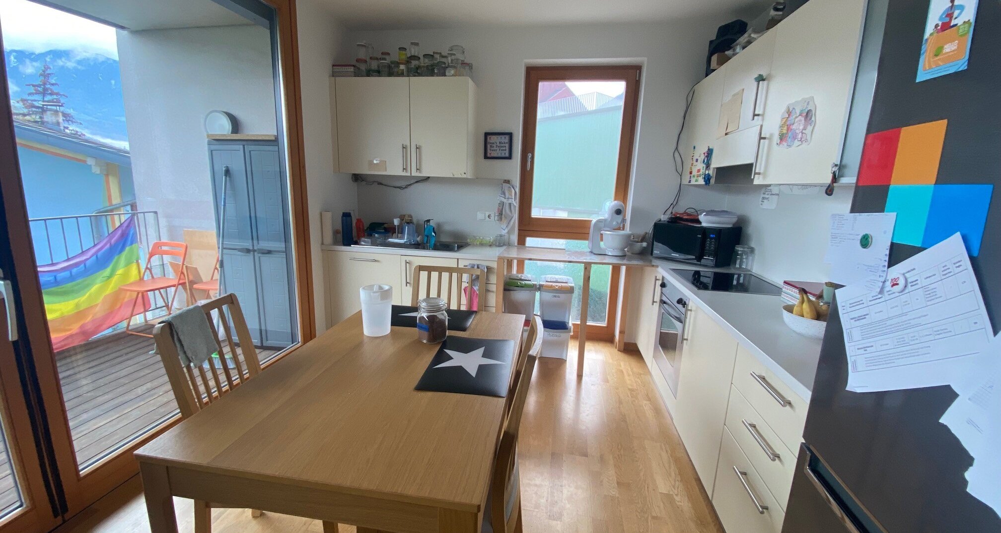 As-new three-room apartment with terrace
