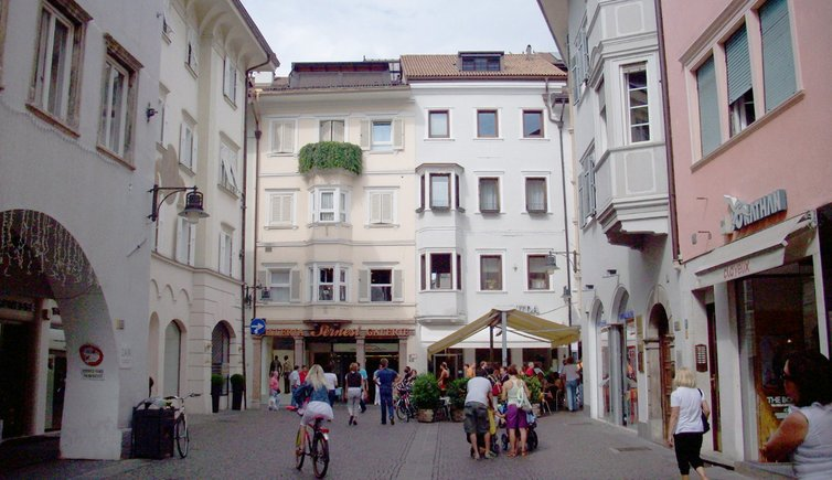 Eckgeschäft mit großer Vitrine in bester Lage