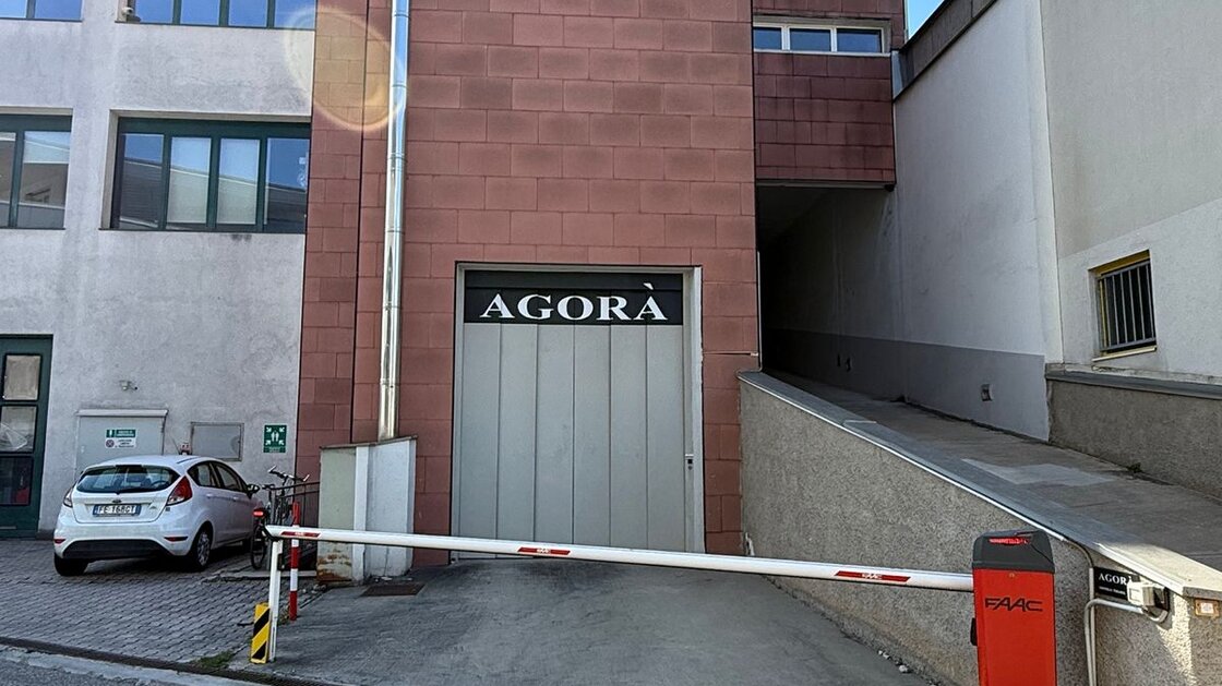 Schönes Magazin direkt an der MEBO Ausfahrt