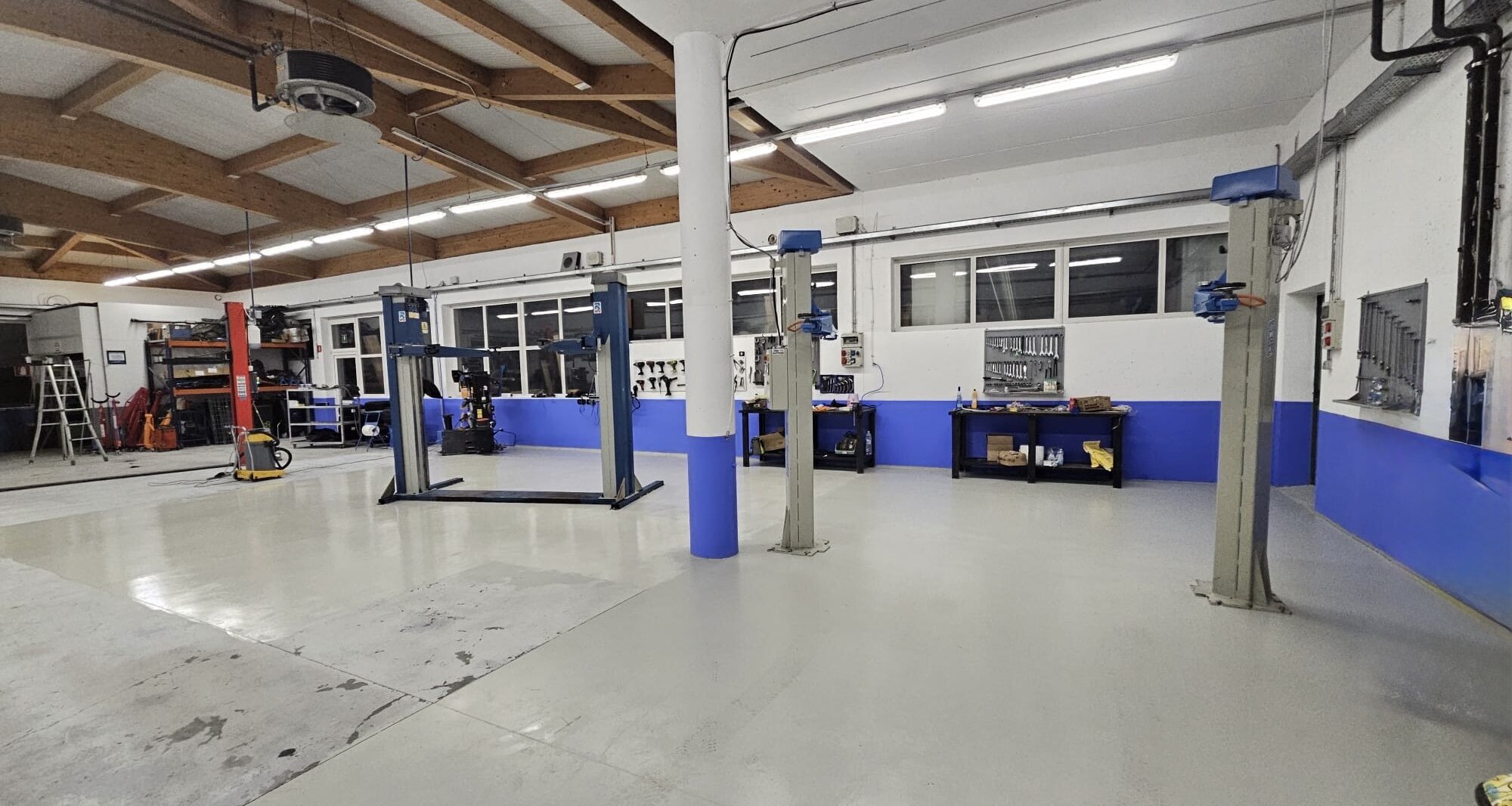 Car repair workshop in top condition