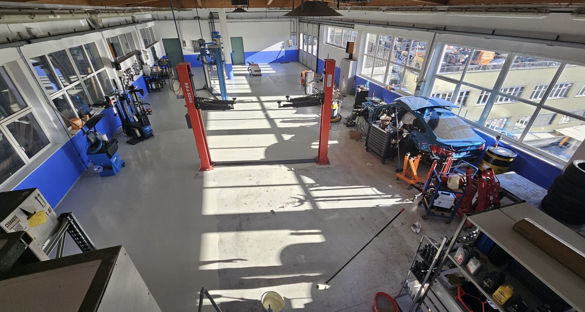 Car repair workshop in top condition