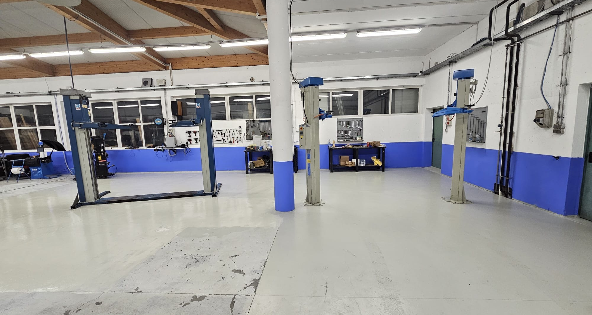 Car repair workshop in top condition
