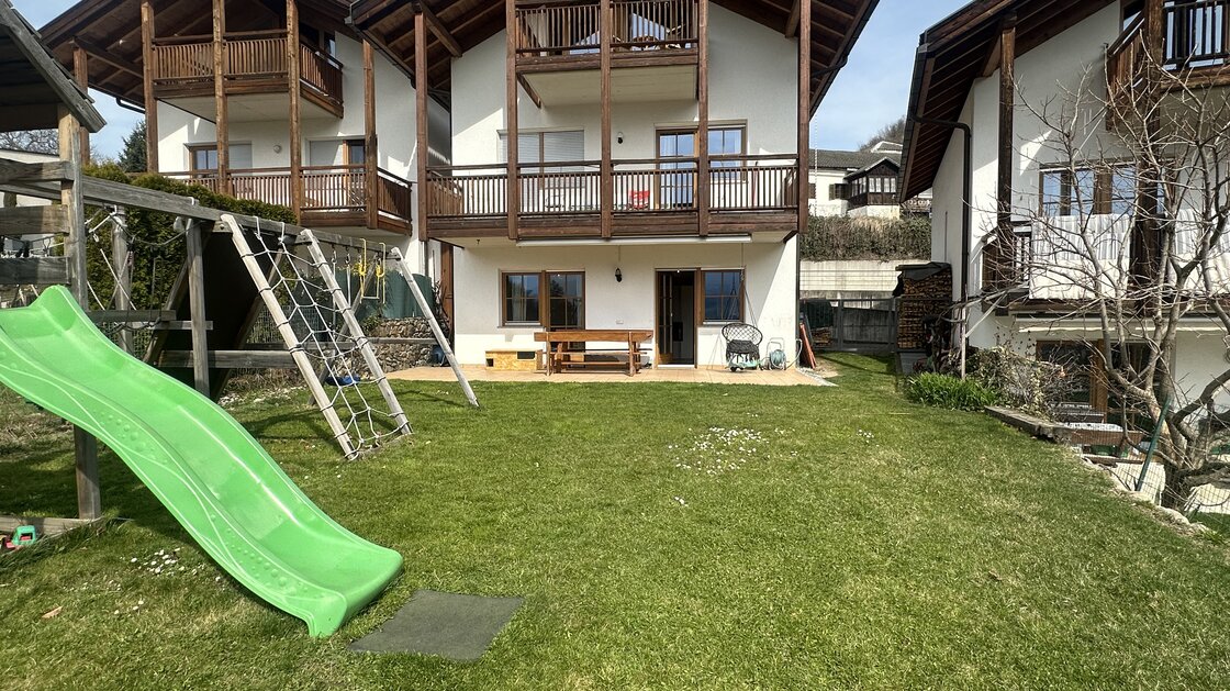 Casa con vista panoramica e giardino privato