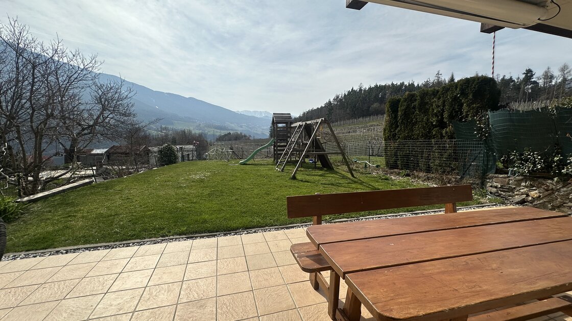 Casa con vista panoramica e giardino privato