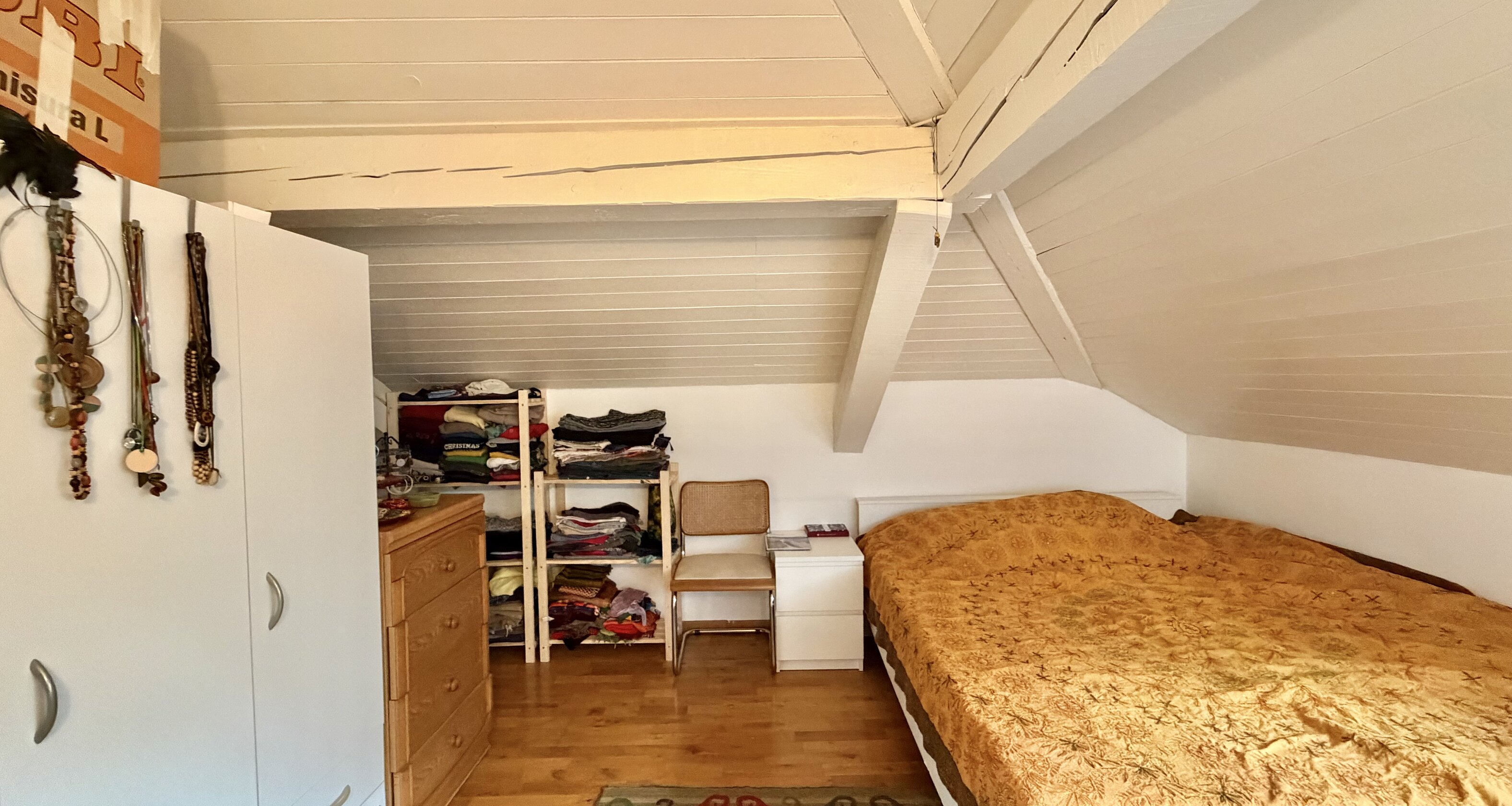 Helle Zweizimmer-Mansardenwohnung in zentraler Lage