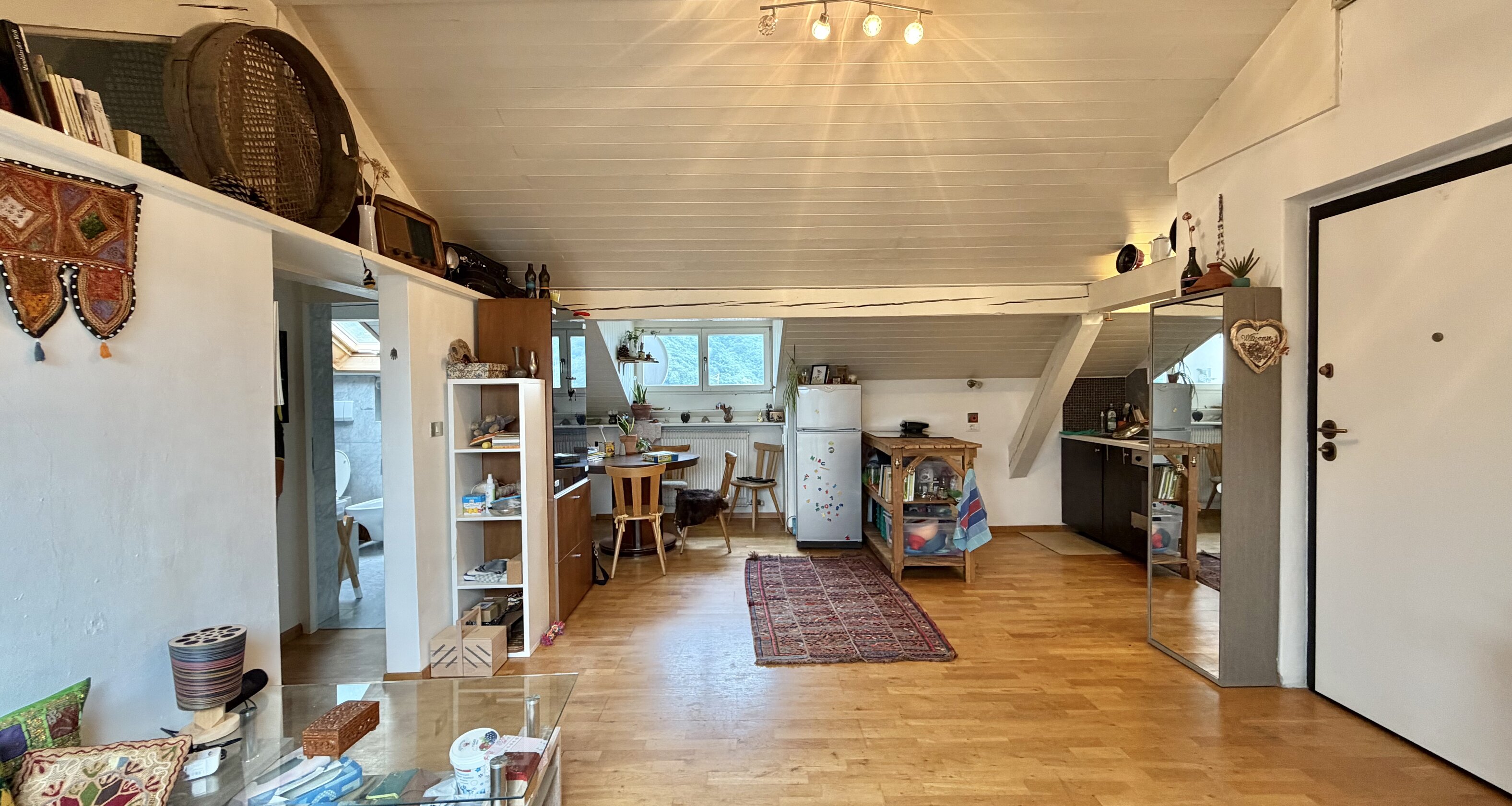Helle Zweizimmer-Mansardenwohnung in zentraler Lage