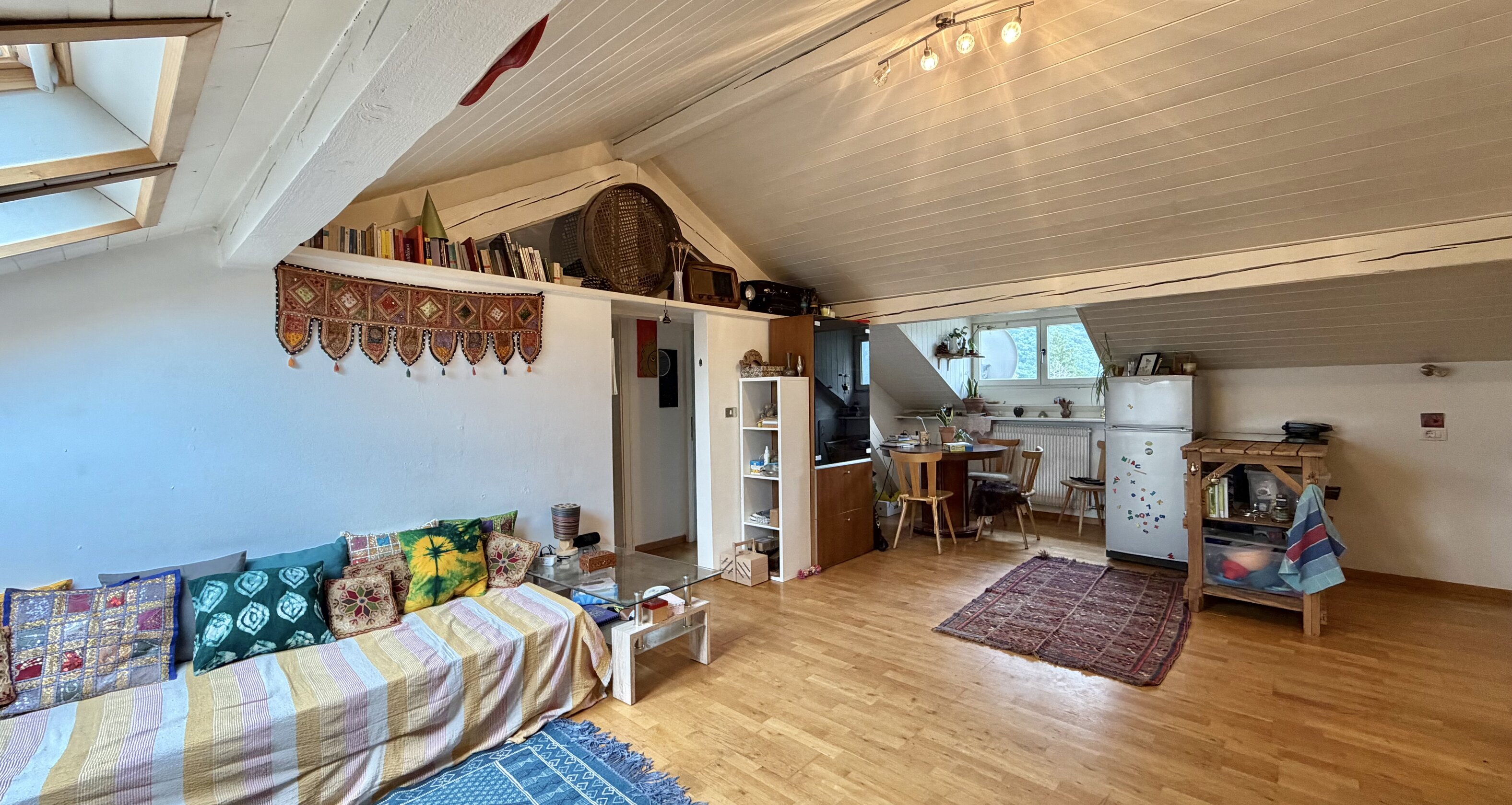 Helle Zweizimmer-Mansardenwohnung in zentraler Lage