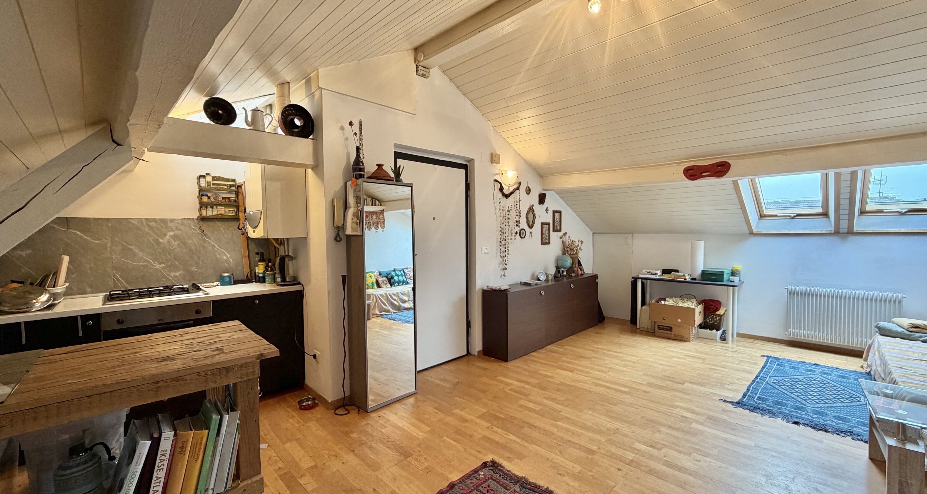 Helle Zweizimmer-Mansardenwohnung in zentraler Lage