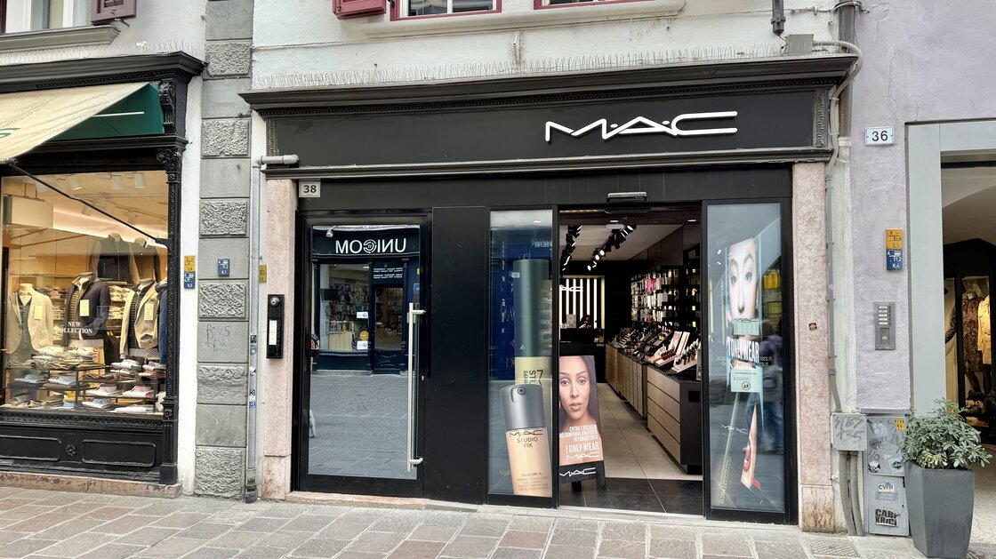 Retail unit in a prime location – high visibility and foot traffic