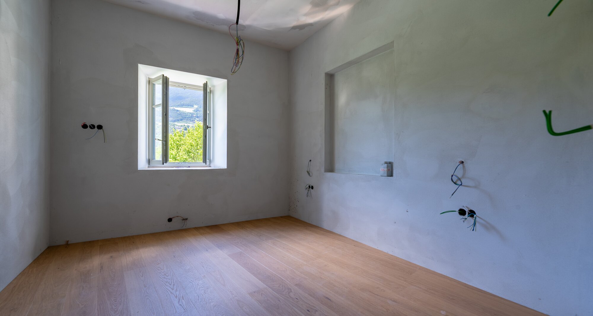 A2: Neue, geräumige Vierzimmerwohnung mit Privatgarten