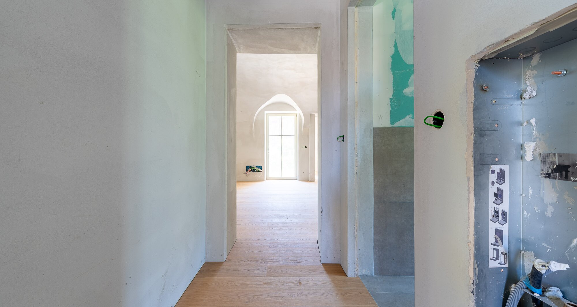 A2: Neue, geräumige Vierzimmerwohnung mit Privatgarten