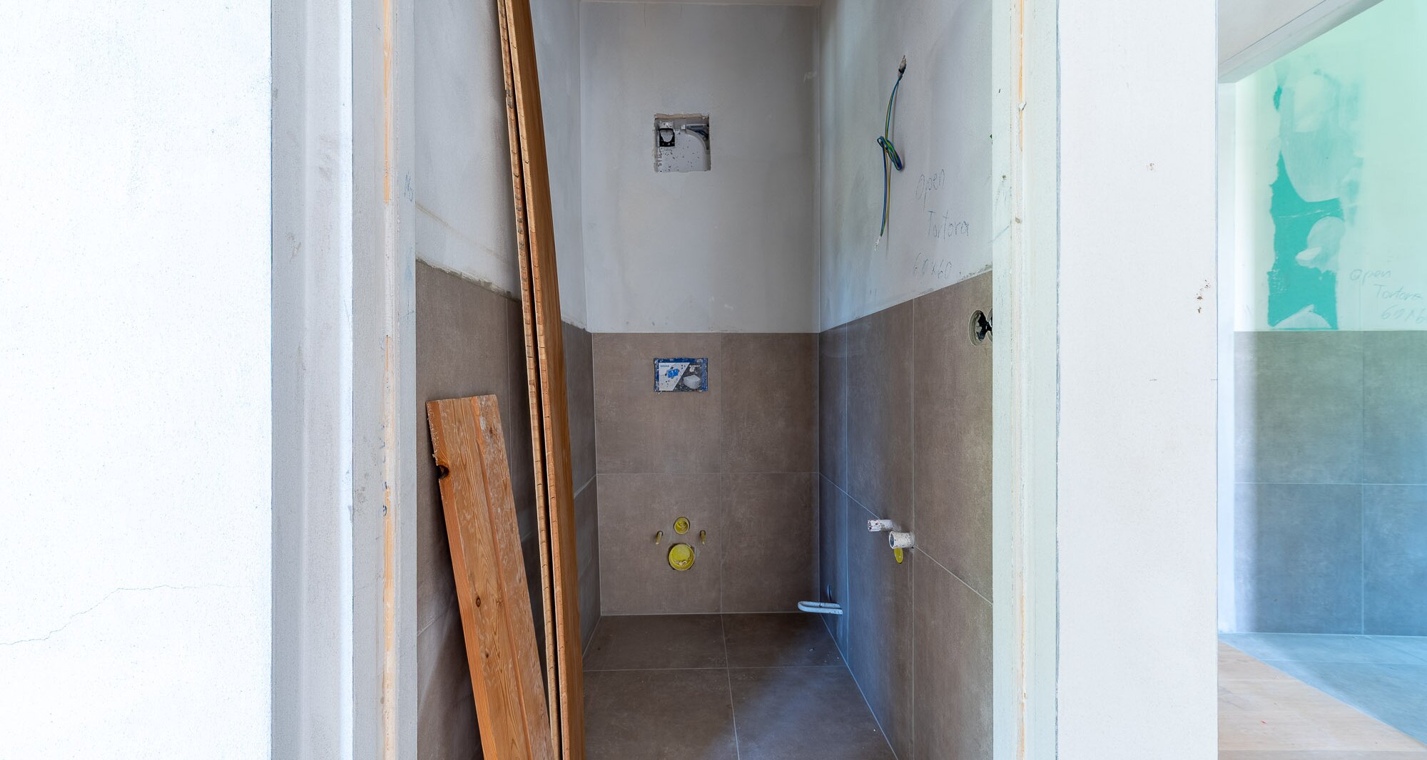 A2: Neue, geräumige Vierzimmerwohnung mit Privatgarten