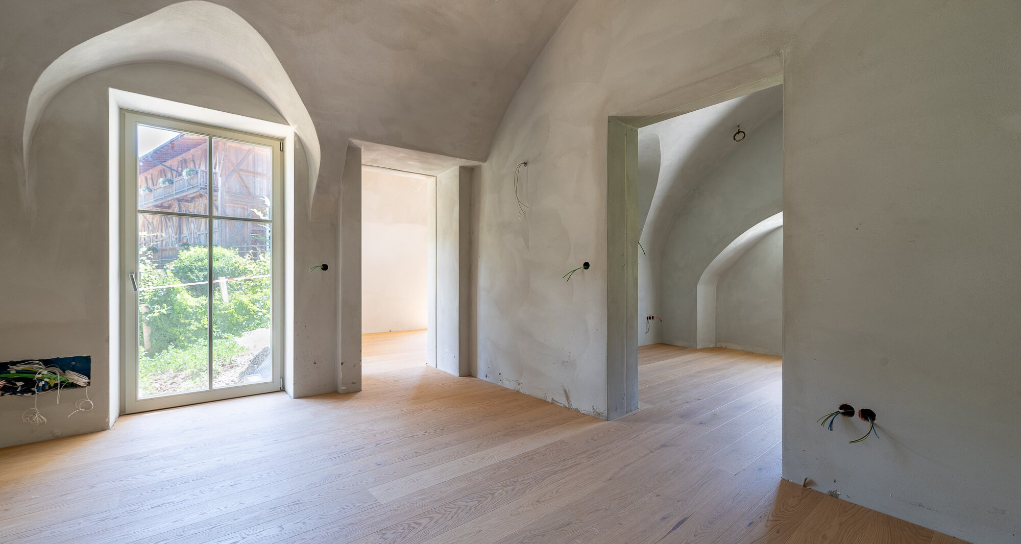 A2: Neue, geräumige Vierzimmerwohnung mit Privatgarten