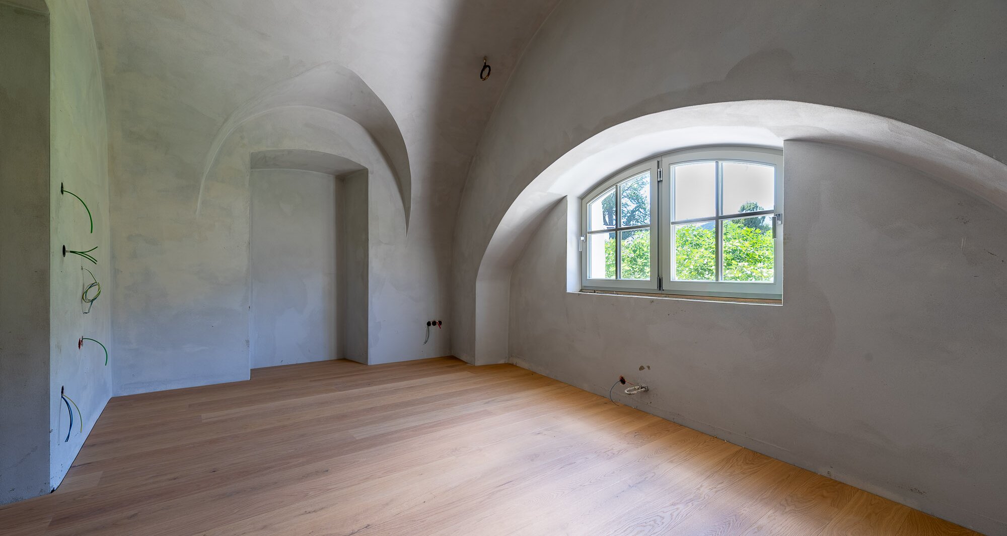A2: Neue, geräumige Vierzimmerwohnung mit Privatgarten