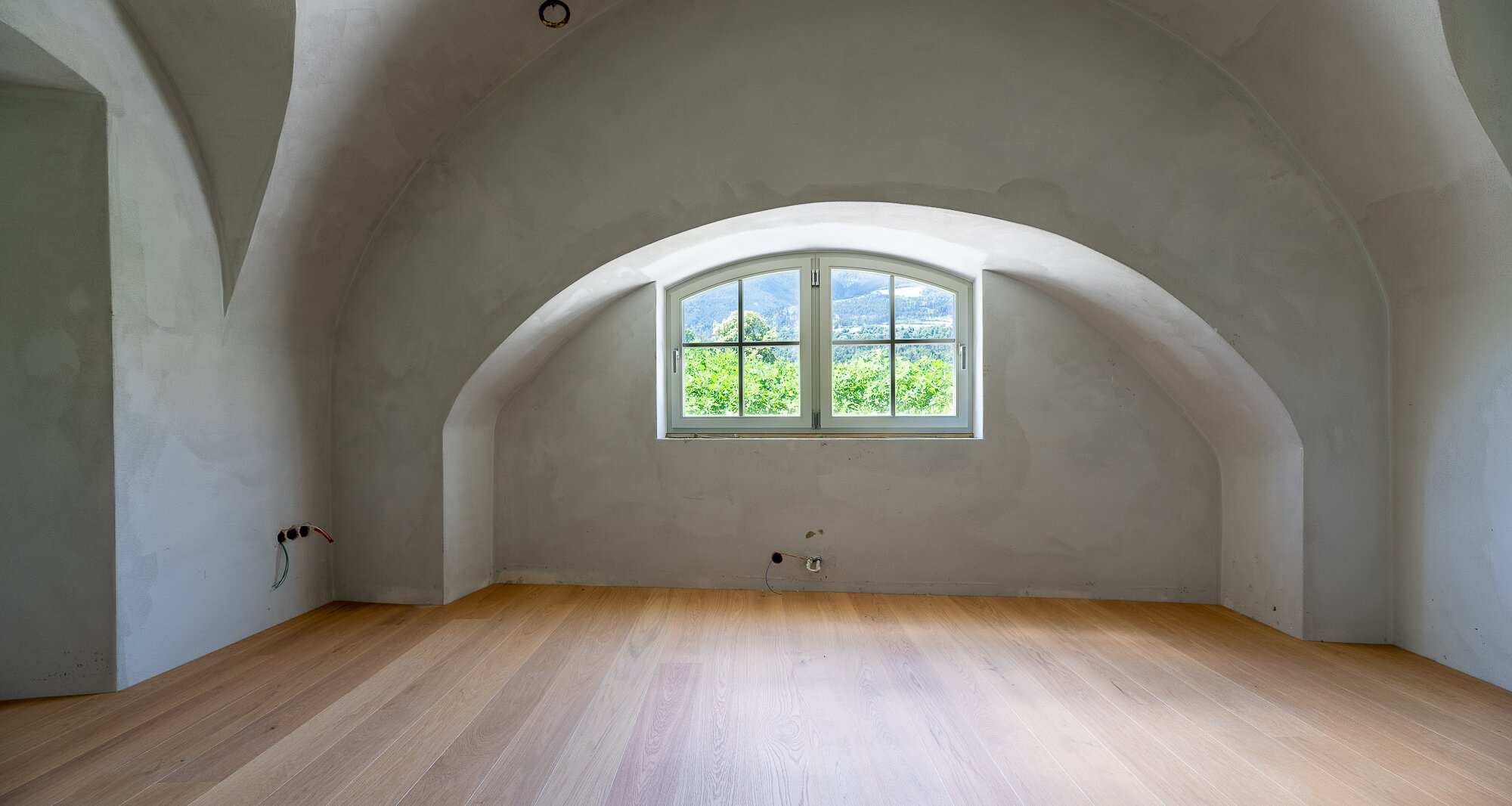 A2: Neue, geräumige Vierzimmerwohnung mit Privatgarten