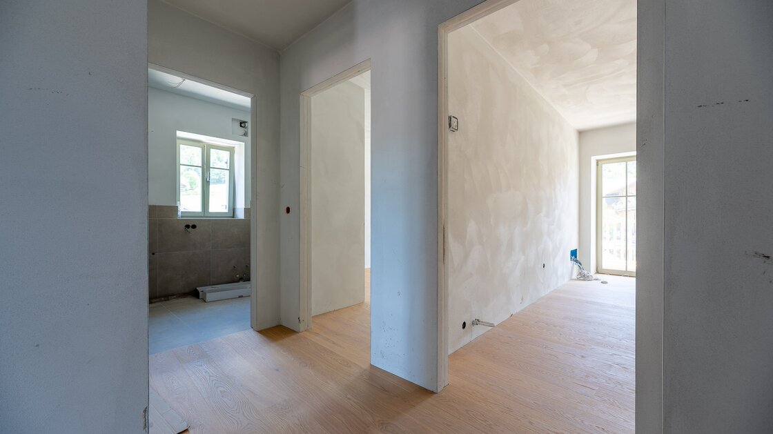 A3: Neue Vierzimmerwohnung im hohen Stockwerk mit ca. 400 m² Privatgarten
