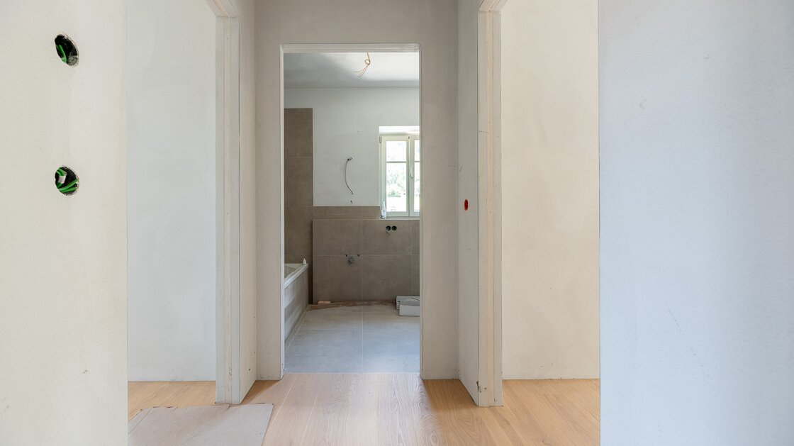 A3: Neue Vierzimmerwohnung im hohen Stockwerk mit ca. 400 m² Privatgarten