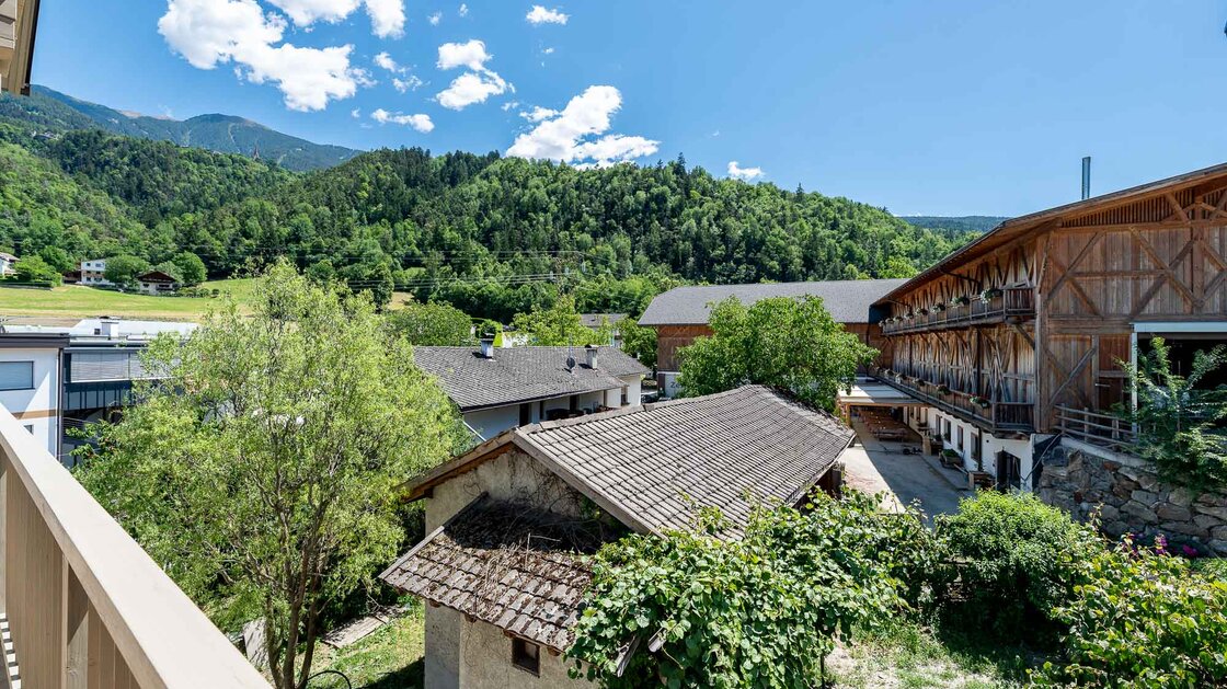 A3: Neue Vierzimmerwohnung im hohen Stockwerk mit ca. 400 m² Privatgarten