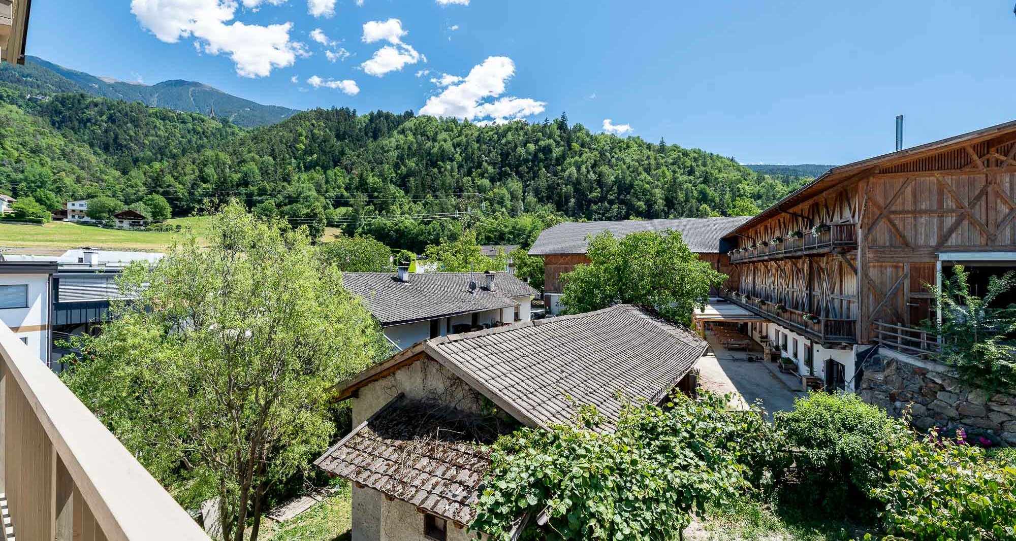 A3: New four-room apartment on a high floor with ~400 m² garden