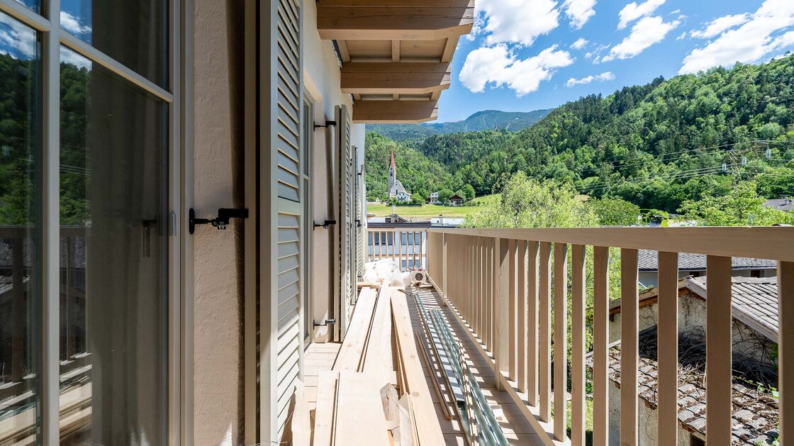 A3: Neue Vierzimmerwohnung im hohen Stockwerk mit ca. 400 m² Privatgarten