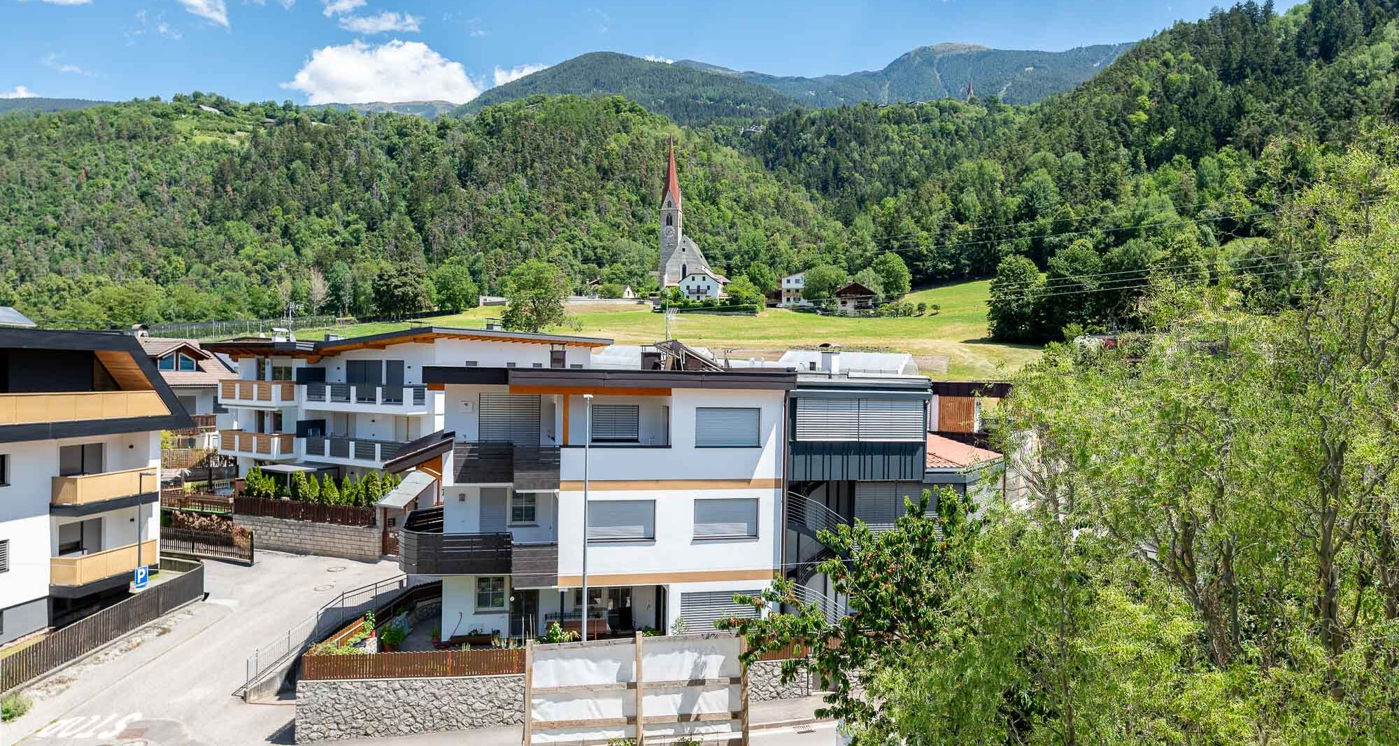 A3: New four-room apartment on a high floor with ~400 m² garden