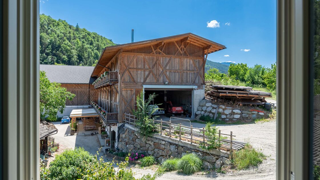A3: Neue Vierzimmerwohnung im hohen Stockwerk mit ca. 400 m² Privatgarten