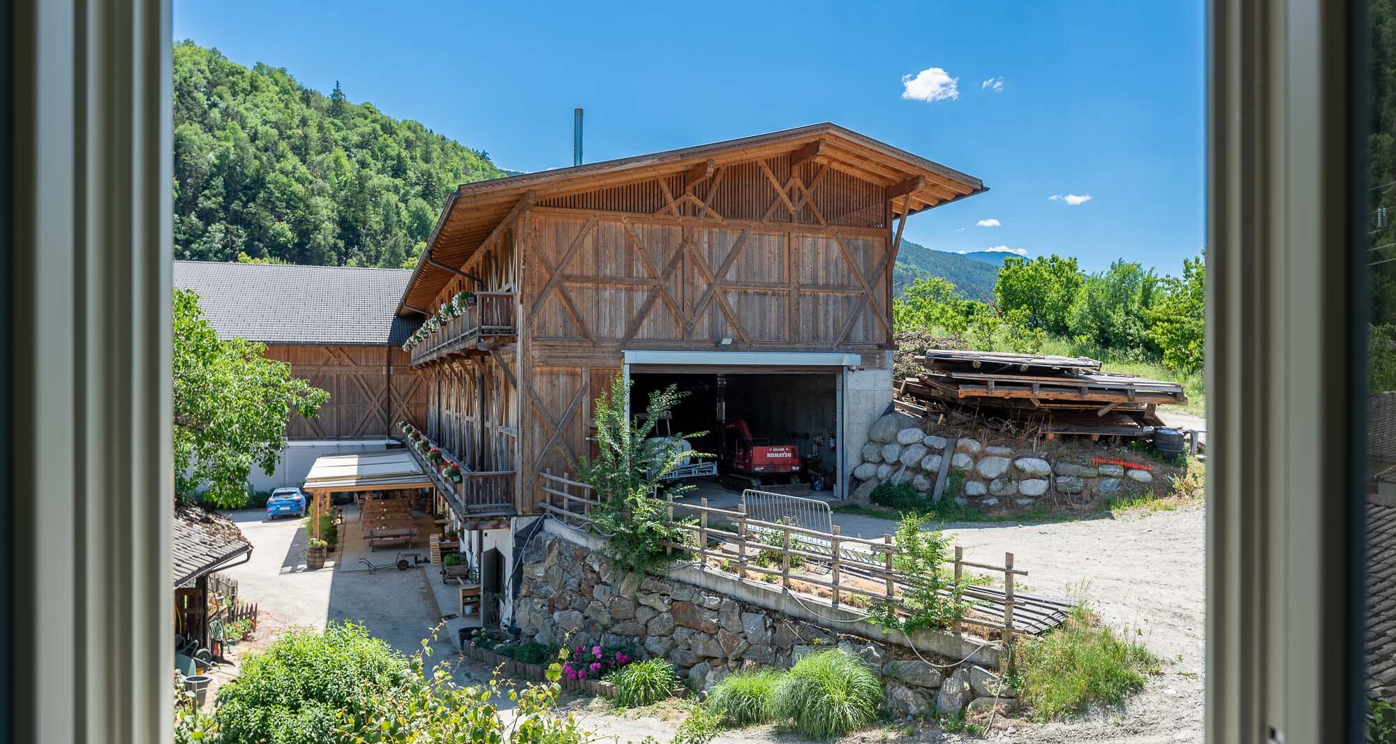 A3: New four-room apartment on a high floor with ~400 m² garden
