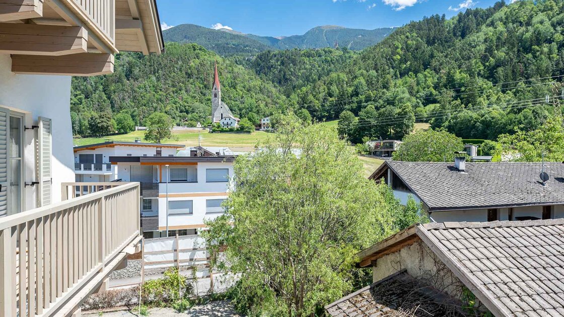 A3: Neue Vierzimmerwohnung im hohen Stockwerk mit ca. 400 m² Privatgarten