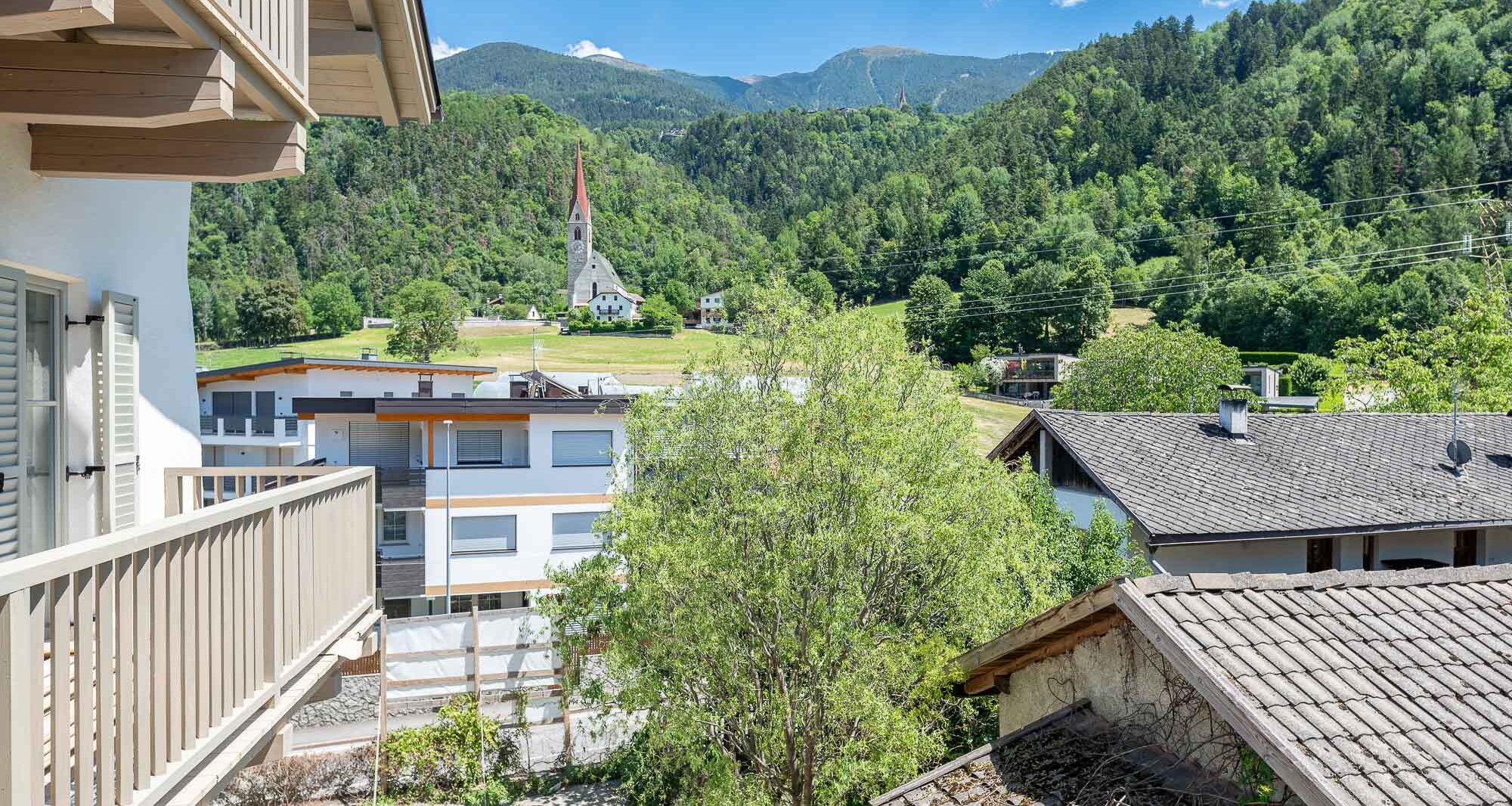 A3: New four-room apartment on a high floor with ~400 m² garden