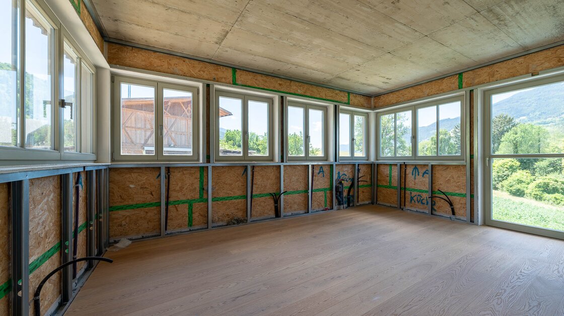 A3: Neue Vierzimmerwohnung im hohen Stockwerk mit ca. 400 m² Privatgarten