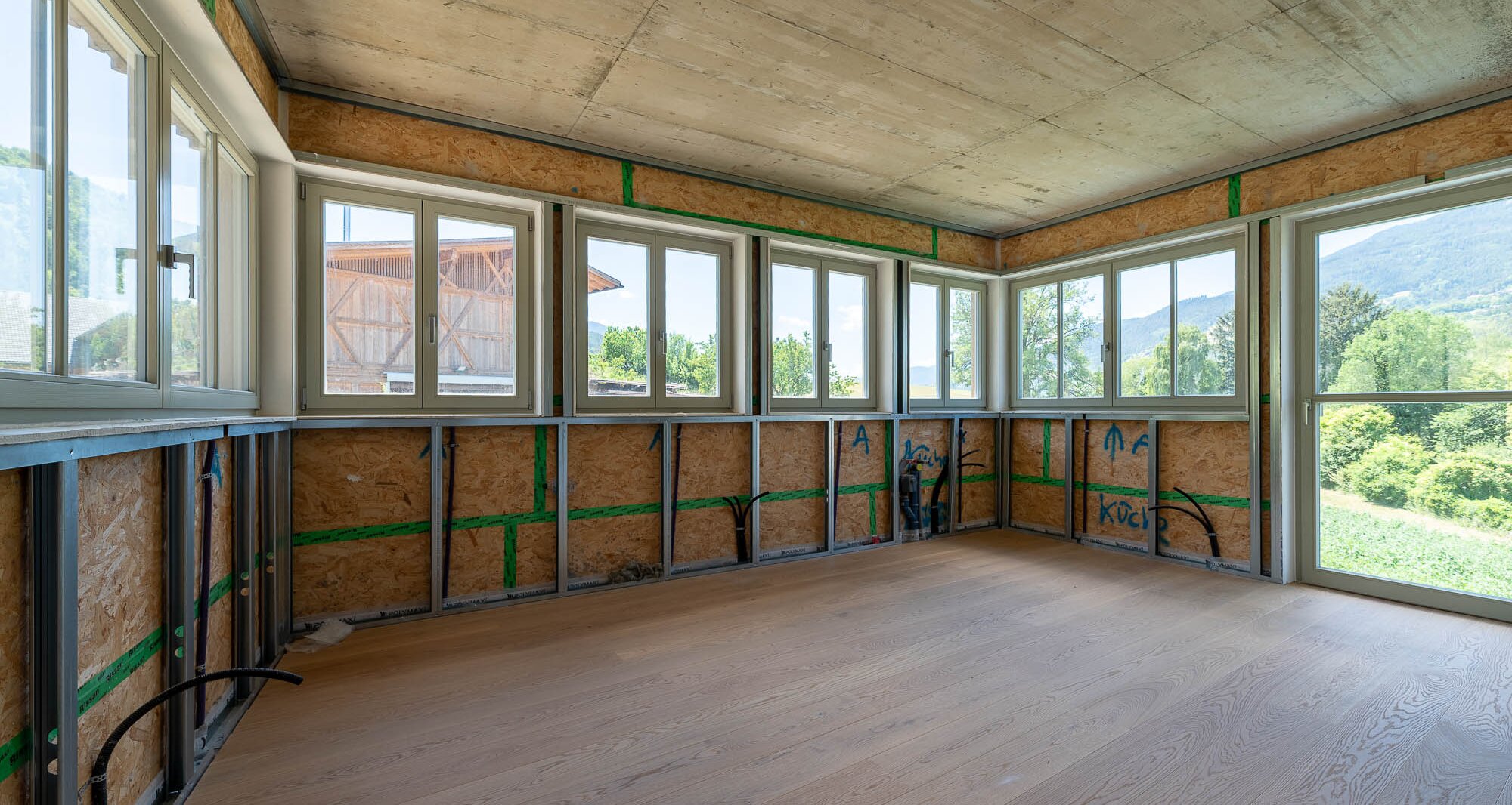 A3: New four-room apartment on a high floor with ~400 m² garden