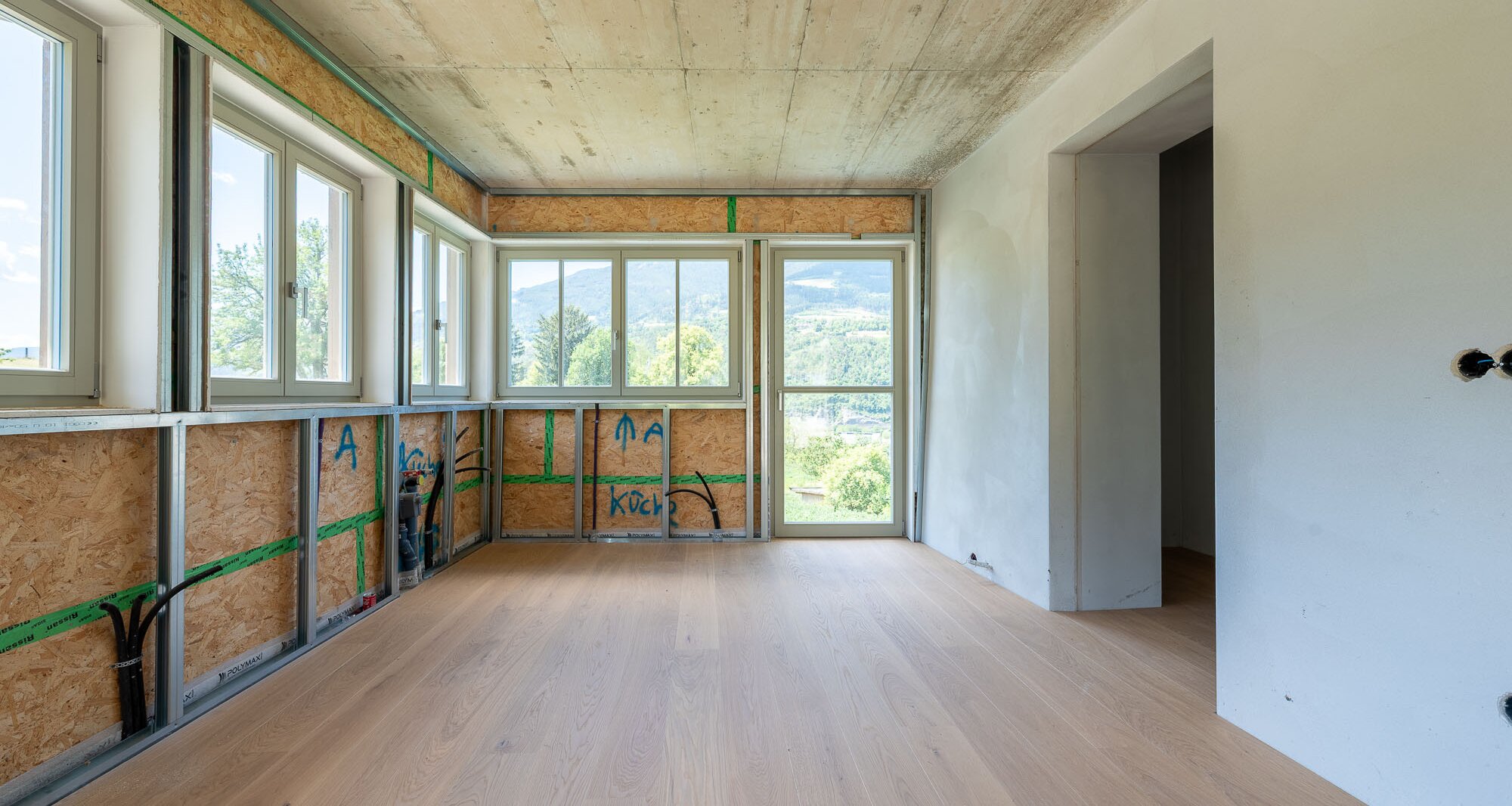 A3: New four-room apartment on a high floor with ~400 m² garden