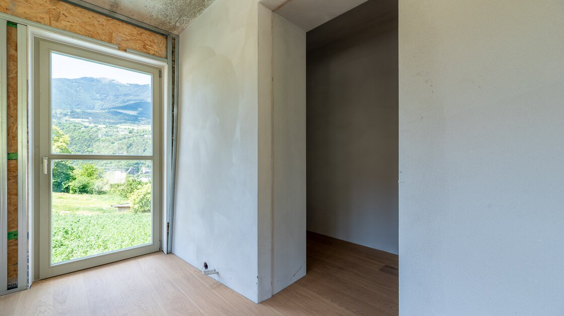 A3: Neue Vierzimmerwohnung im hohen Stockwerk mit ca. 400 m² Privatgarten