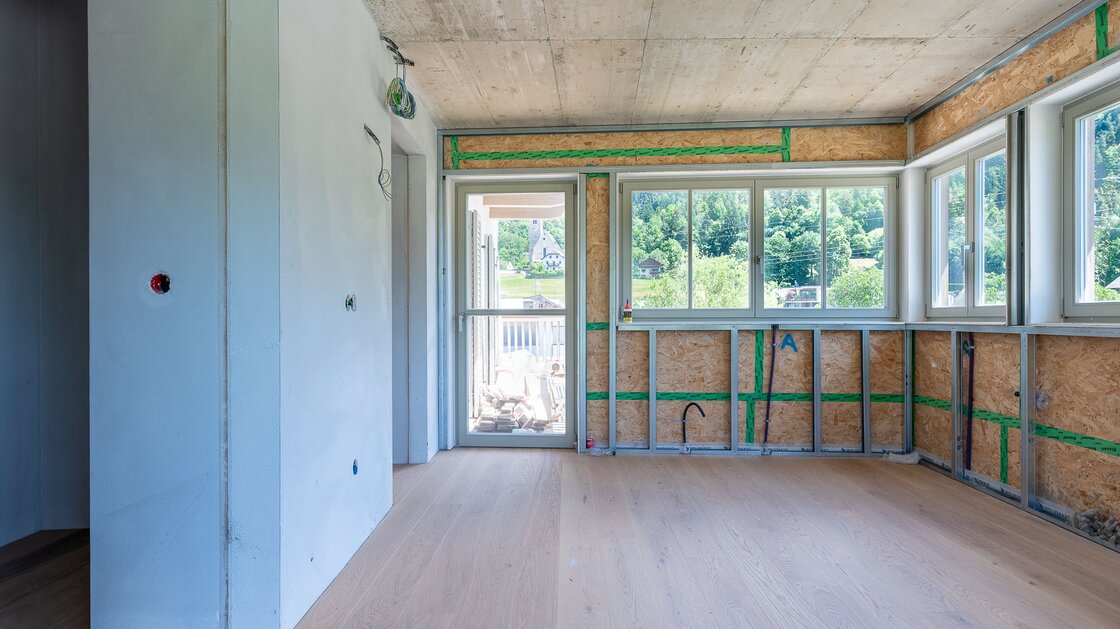 A3: Neue Vierzimmerwohnung im hohen Stockwerk mit ca. 400 m² Privatgarten