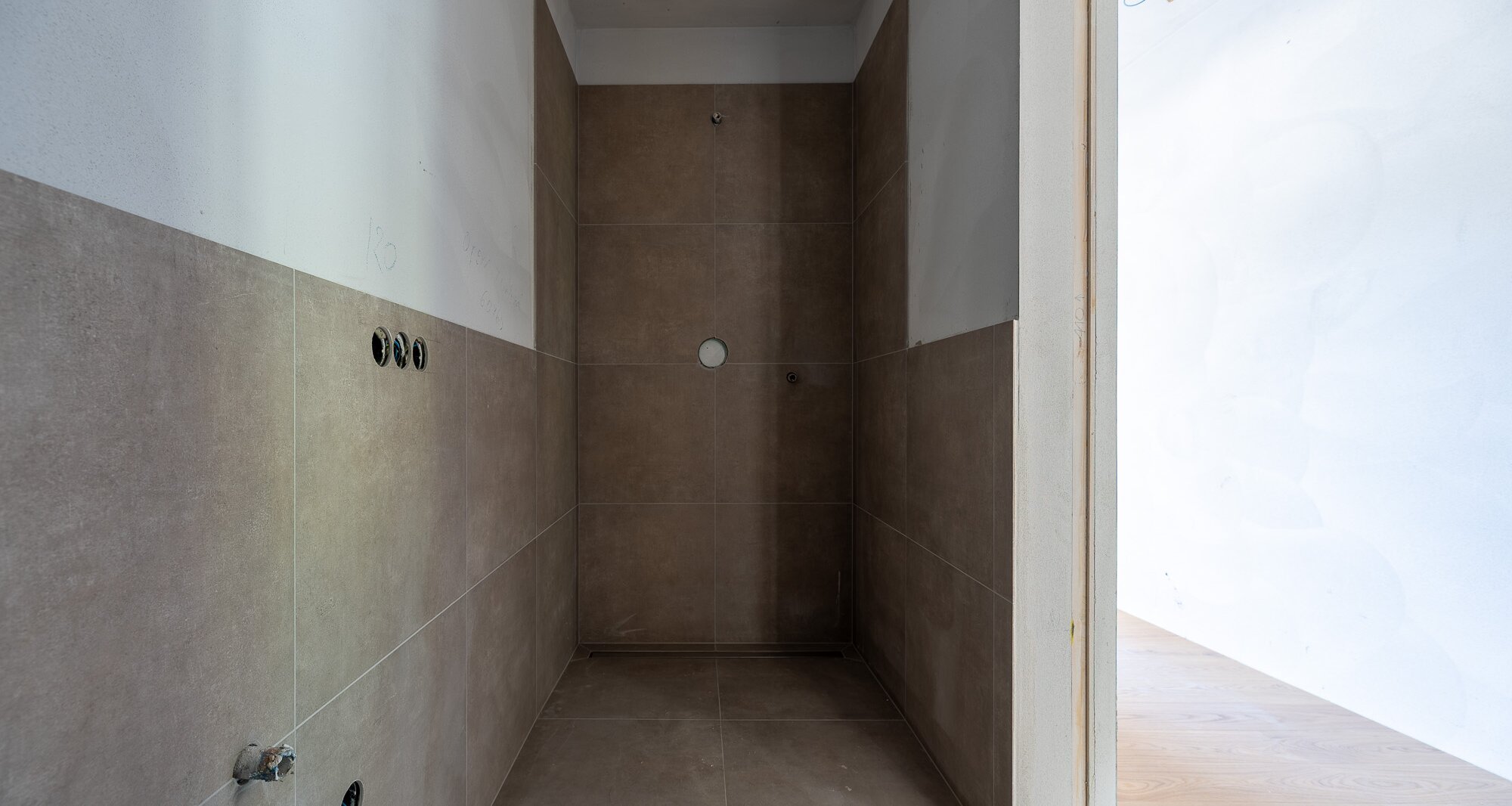 A3: New four-room apartment on a high floor with ~400 m² garden