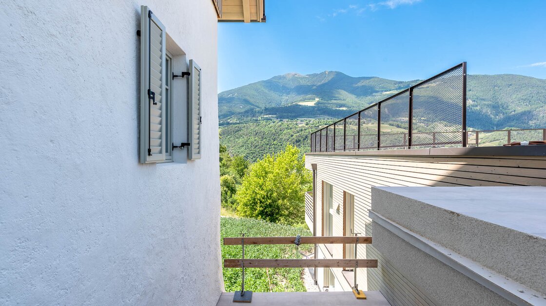 A3: Neue Vierzimmerwohnung im hohen Stockwerk mit ca. 400 m² Privatgarten
