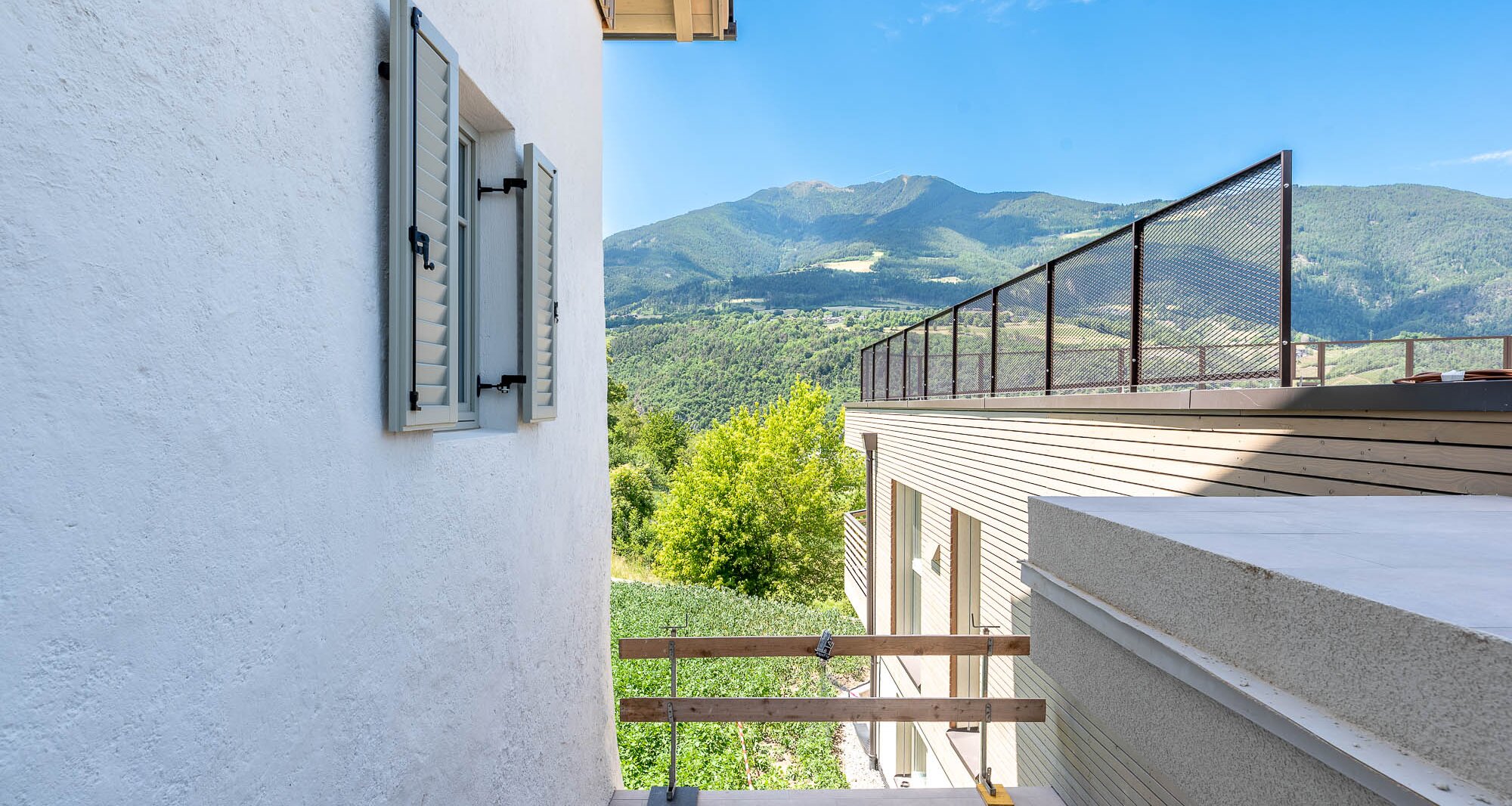 A3: New four-room apartment on a high floor with ~400 m² garden