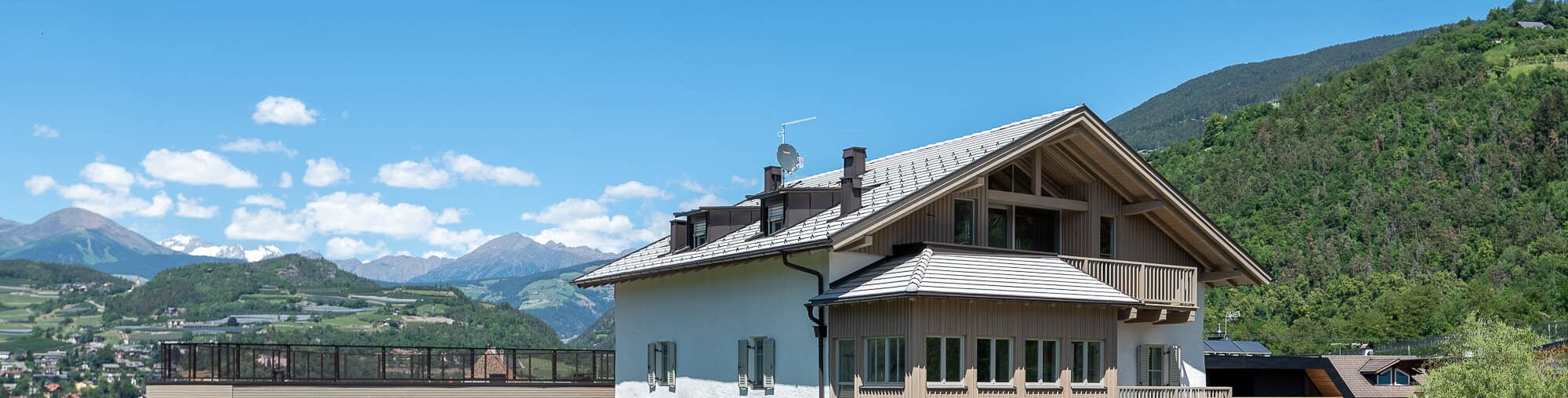A3: New four-room apartment on a high floor with ~400 m² garden