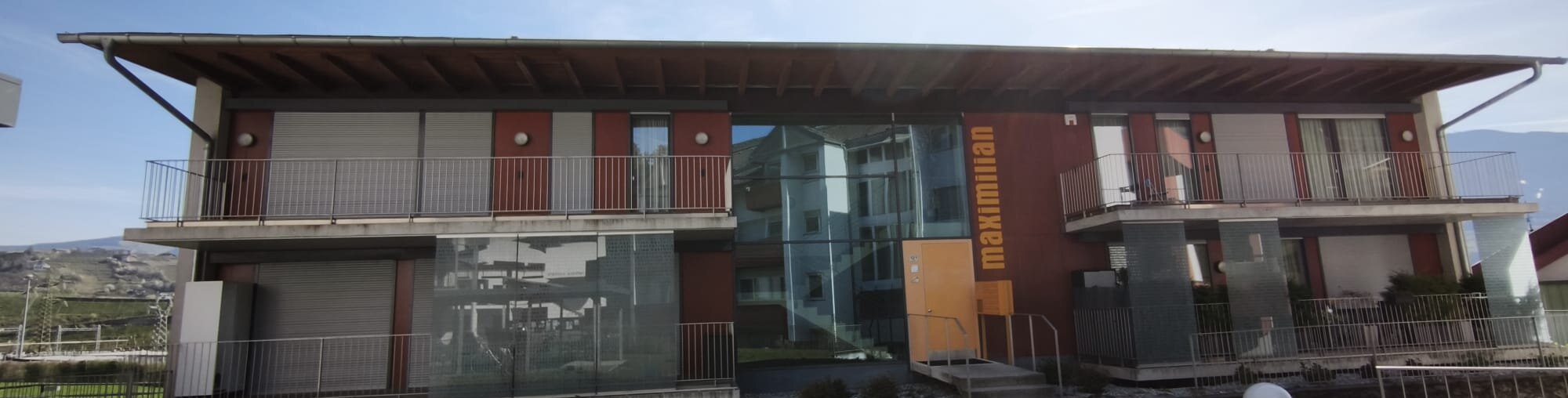 As-new three-room apartment with terrace
