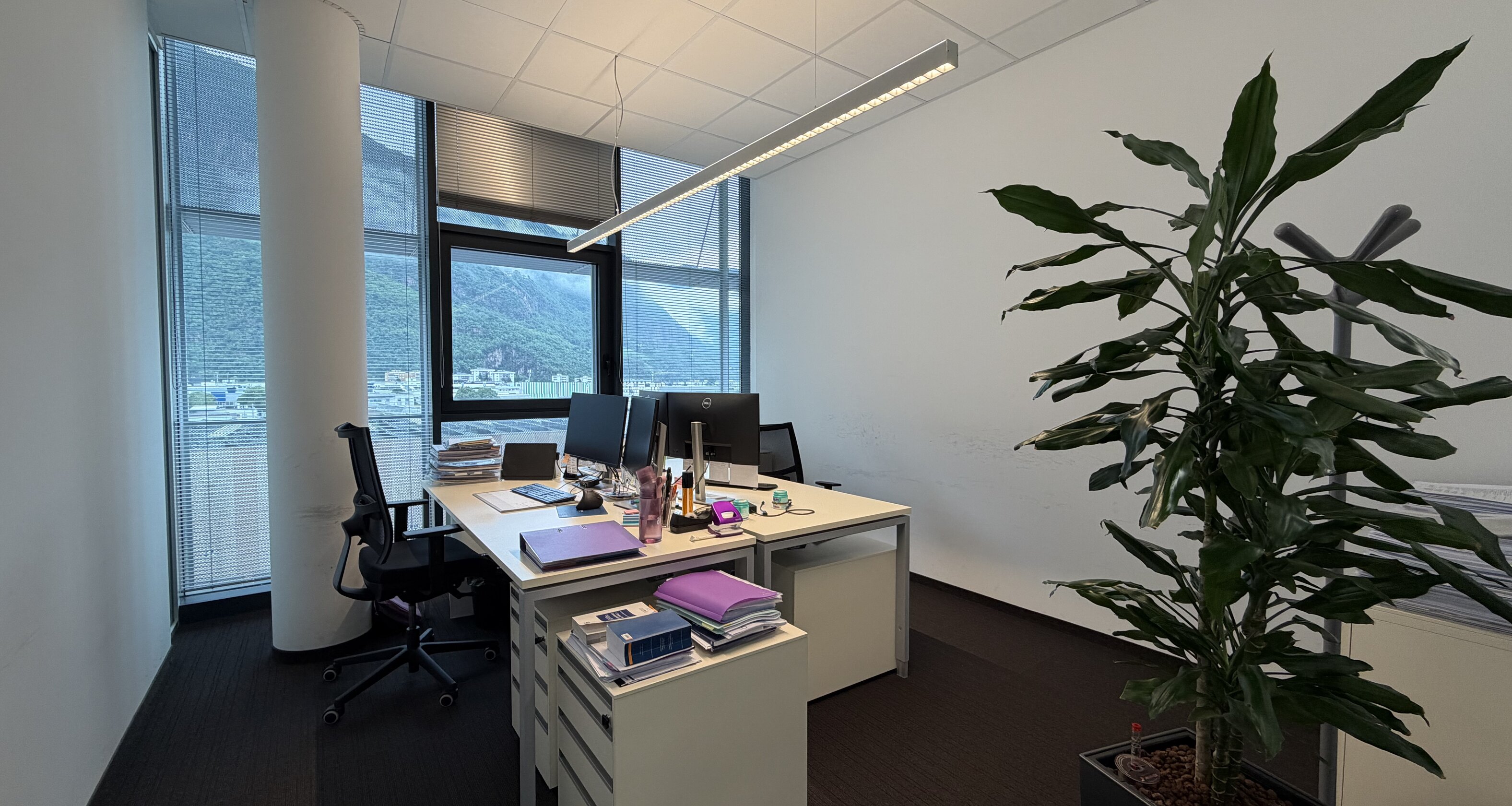 Ufficio moderno al quarto piano
