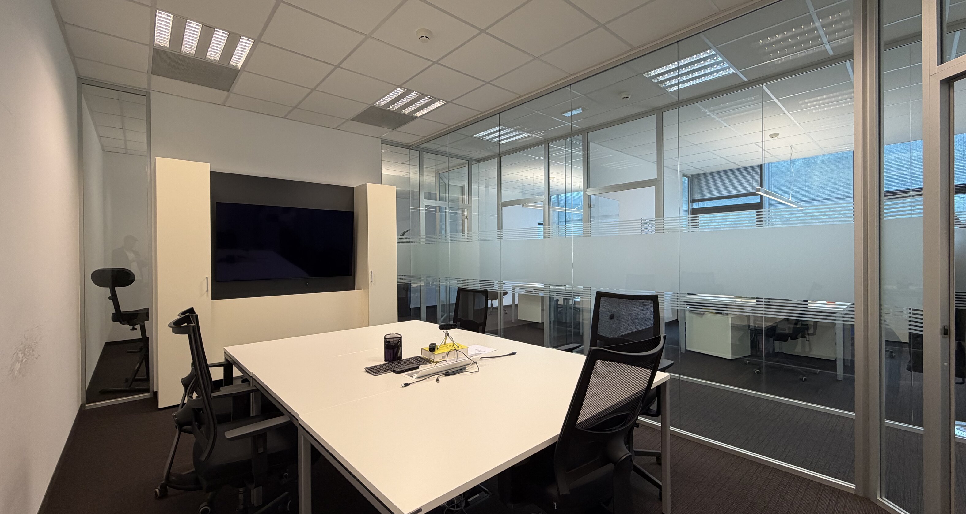 Ufficio moderno al quarto piano