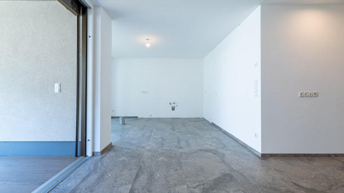 W1: Neue, schöne Vierzimmerwohnung mit Terrasse und großem Privatgarten
