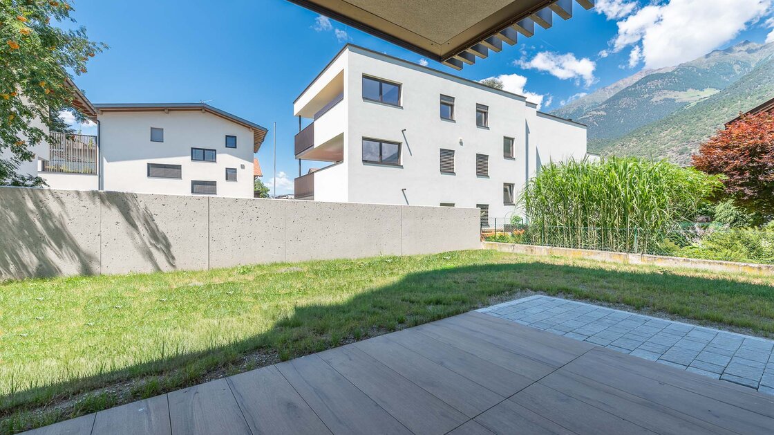 W1: Neue, schöne Vierzimmerwohnung mit Terrasse und großem Privatgarten